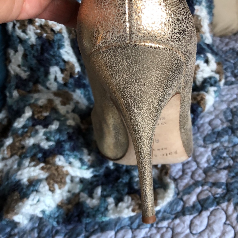 Kate Spade Women's Larisa Dress Pump, Gold Lame 8.5B - Picture 11 of 12